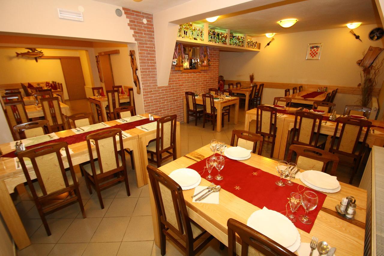 Bed and Breakfast Kod Ribica Jasenovac Exterior foto